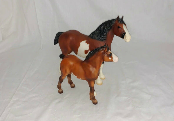 Breyer Molding Co Clydesdale Horse And Foal